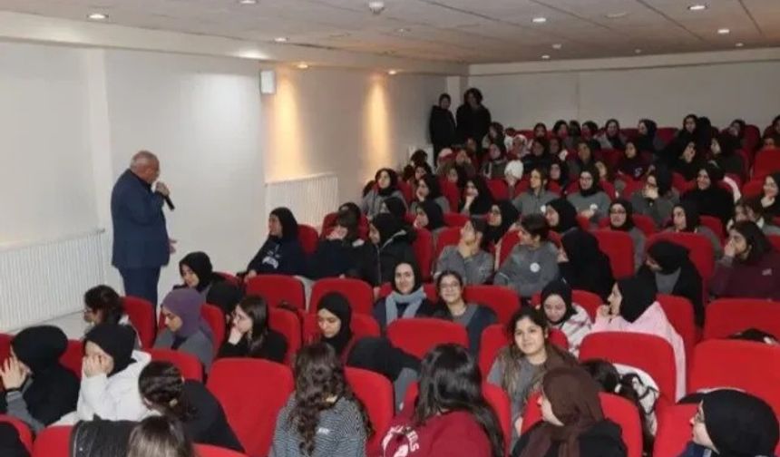 Karaköprü'de Liseli Öğrencilere Zararlı Alışkanlıklar Semineri!