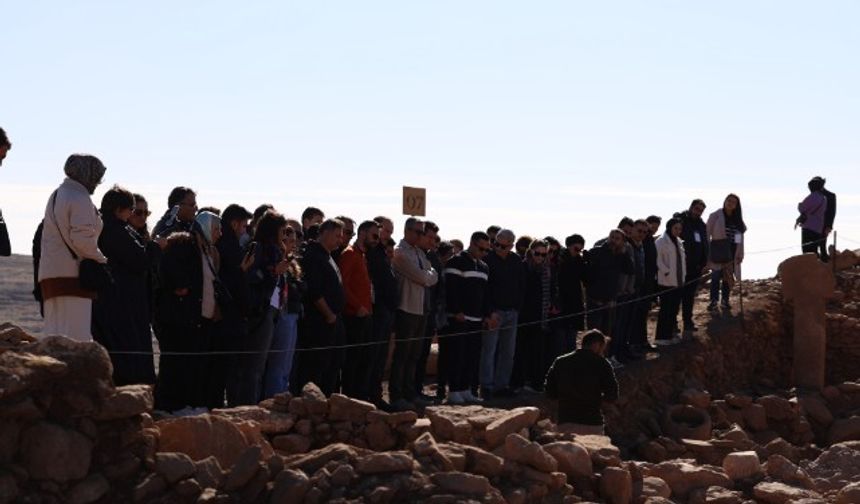 Şanlıurfa Karahantepe Ziyaretçi Akınına Uğruyor!