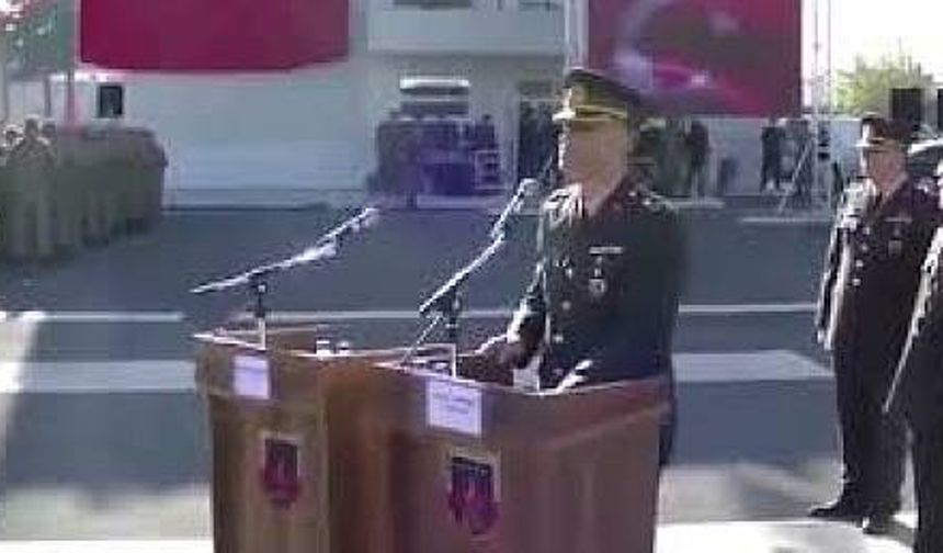 Urfa'da Yemin Töreninde Dua Şiirini Okuyan Bir Binbaşı-Şanlıurfa 63 COM