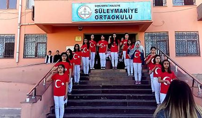 Beden dili ile İstiklal Marşı