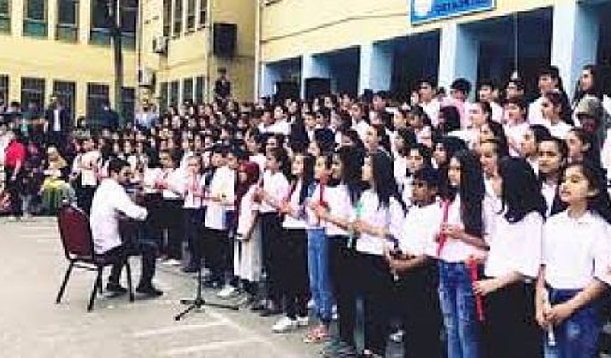 Urfa'da 200 kişilik flüt ekibi ve koro Dere Geliyor dere