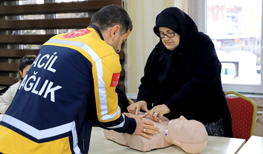 İlk Yardımda Yaş Engel Değil: 68 Yaşındaki Naciye Teyze Herkese Örnek Oldu