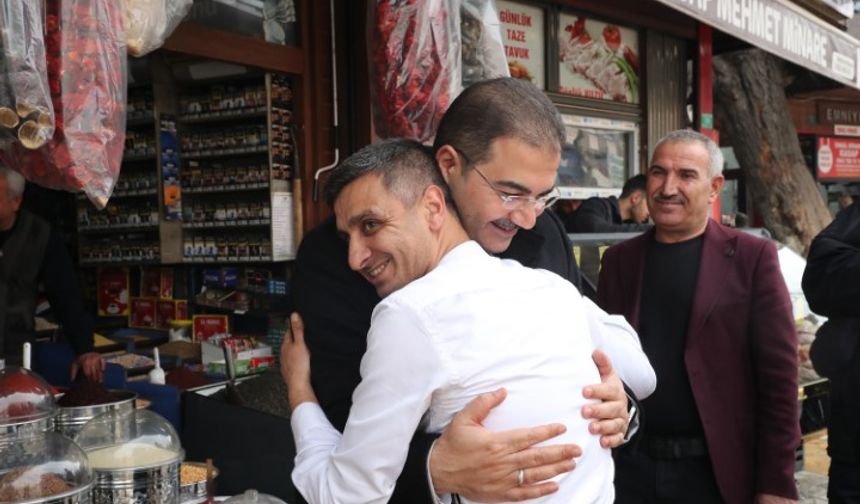Başkan Canpolat, Tarihi Çarşılar ve Haşimiye Meydanı’nda Şanlıurfa Esnafı ile Buluştu!