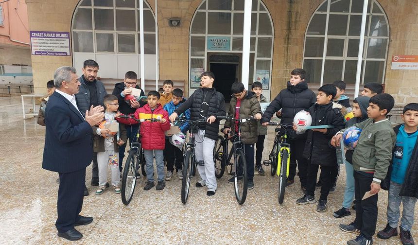 Birecik’te Gençlere Hediyeli Cami Ziyareti