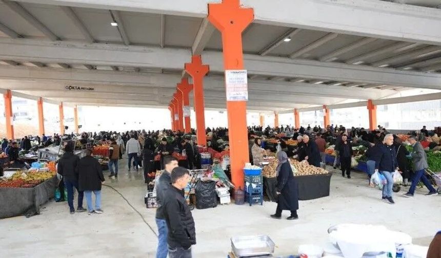 Karaköprü Akbayır’da Yeni Dönem: Kapalı Semt Pazarı ve Otopark Hizmete Açıldı!