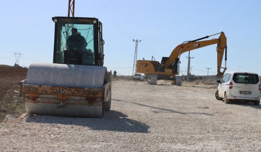 Şanlıurfa’da 14 Kilometrelik Kırsal Yol Sıcak Asfaltla Yenileniyor!
