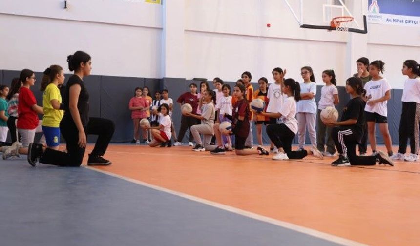 Şanlıurfa’da Gençlere Spor Desteği! Karaköprü Belediyesi Sahada
