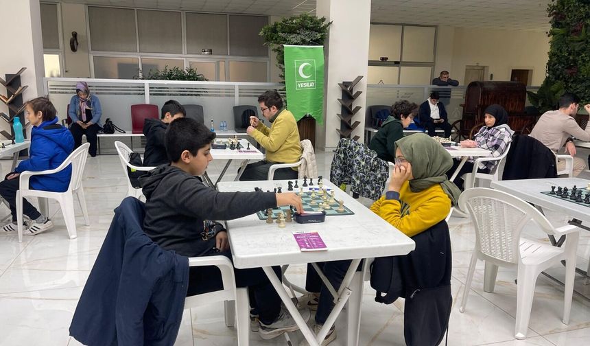 Şanlıurfa’da Öğrenciler Yeşilay İçin Satranç Turnuvasında Buluştu