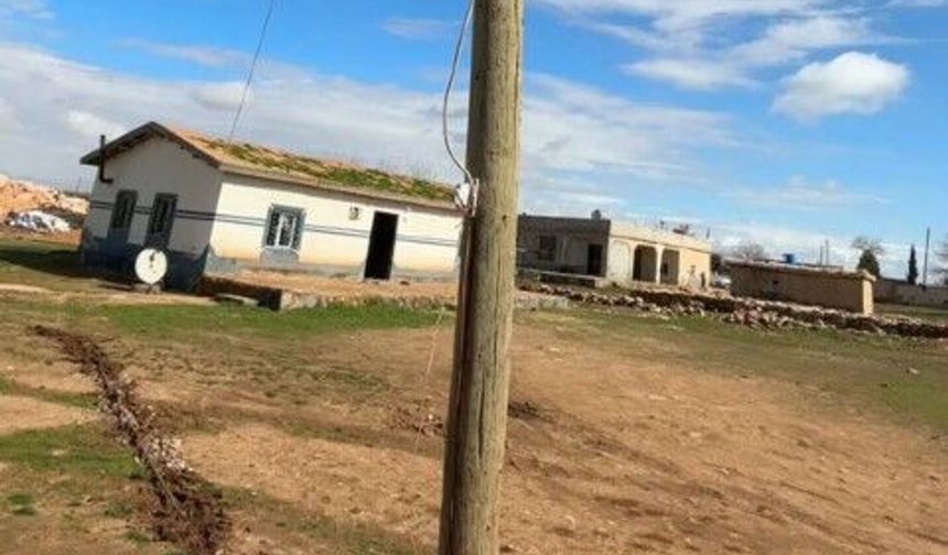 Şanlıurfa’da Pes Dedirten Olay! Direğin İçinden Kaçak Hat Çıktı