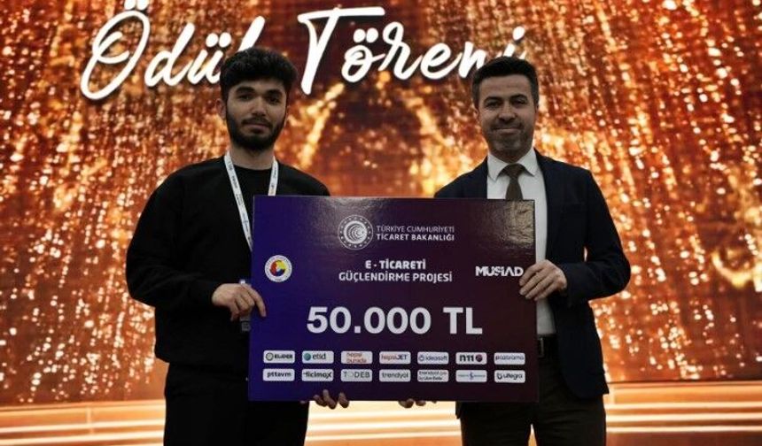 Harran Üniversitesi Öğrencileri E-Ticaret Projesinde Derece Elde Etti