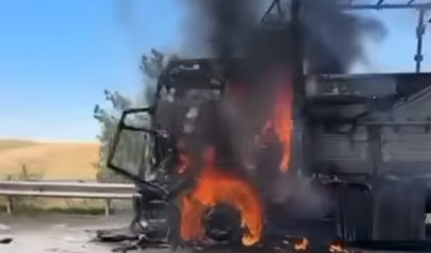 Şanlıurfa Birecik Yolunda Tır Kullanılamaz Hale Geldi!