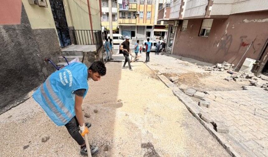 Şanlıurfa Eyyübiye’de Fen İşleri Ekiplerinden Yol Yapım ve Onarım Çalışması!