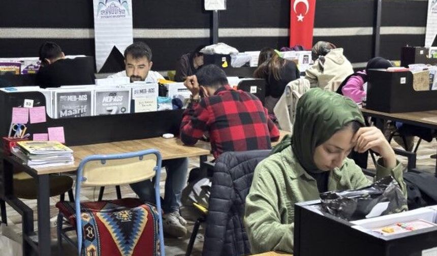 Şanlıurfa Eyyübiye 15 Temmuz Eğitim Otağı Yoğun İlgi Görüyor