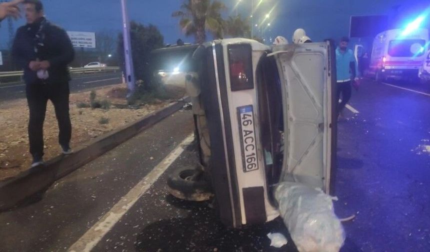 Şanlıurfa-Mardin Karayolunda Kaza: Otomobil Devrildi, 4 Kişi Yaralandı