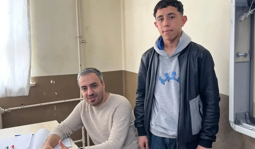 Şanlıurfa’da Öğrencilerden Duygulandıran Jest: Öğretmenlerine Çikolatalı Moral