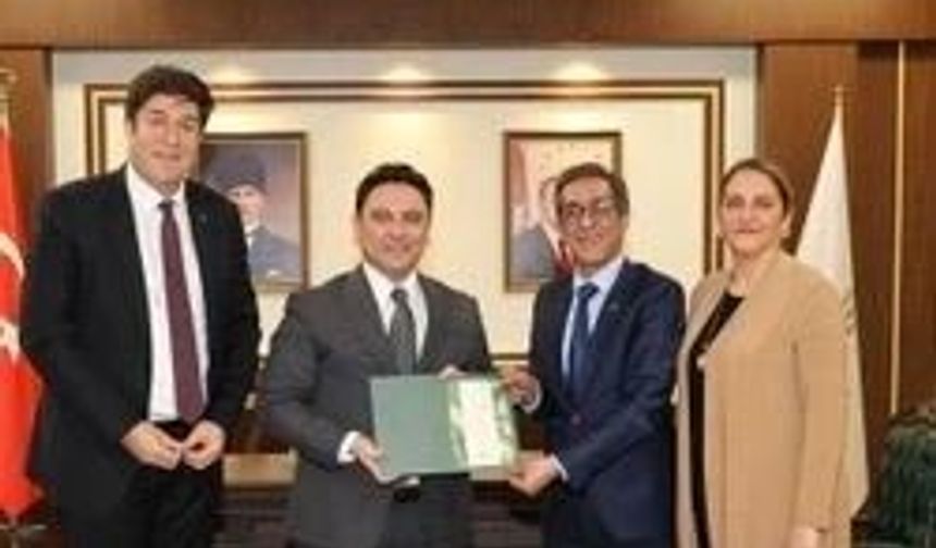 Şanlıurfa’da TEMA’dan Anlamlı Ziyaret: Kaymakam Şahin’e Fidan Bağışı ve Teşekkür Belgesi