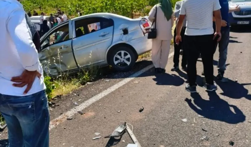 Şanlıurfa’da Bayram Dönüşü Feci Kaza! İki Otomobil Kafa Kafaya Çarpıştı