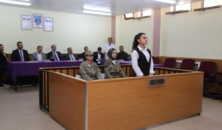 Şanlıurfa Siverek’te Öğrencilerden Dikkat Çeken Mahkeme Canlandırması!