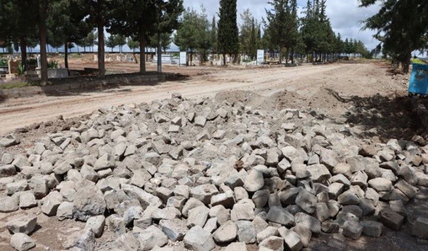Şanlıurfa Büyükşehirden Mezarlık Yolunda Asfalt Hamlesi