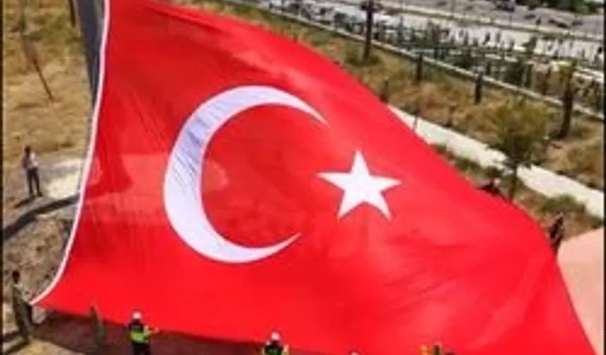 Şanlıurfa'da Yıpranan Türk Bayrağı Jandarma Ve Polis Tarafından Yenilendi