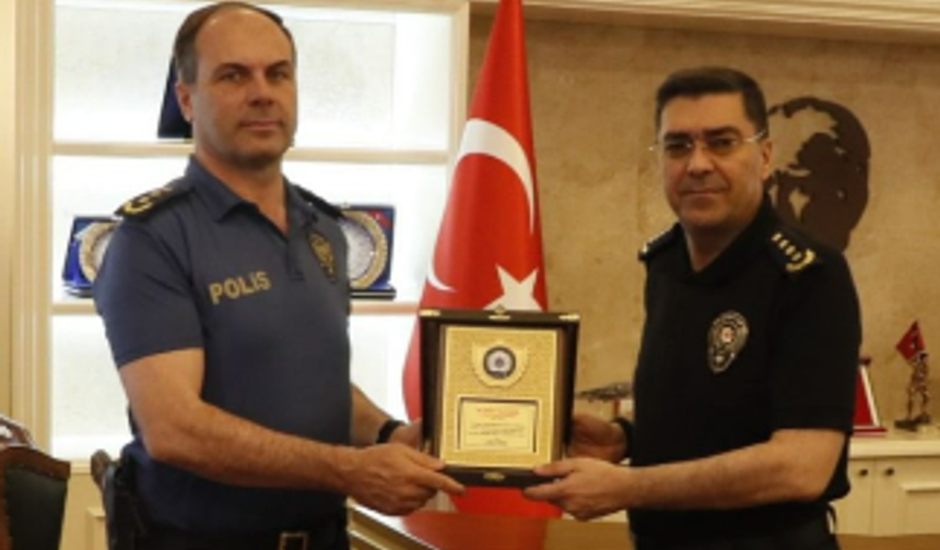 Şanlıurfa Emniyetinde Veda Töreni: Ekrem Yücel Demir’e Plaket