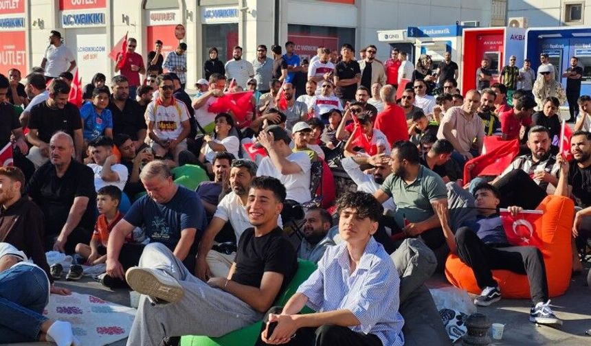 Şanlıurfa Tek Yürek Oldu! Milli Maç Dev Ekranda İzlendi