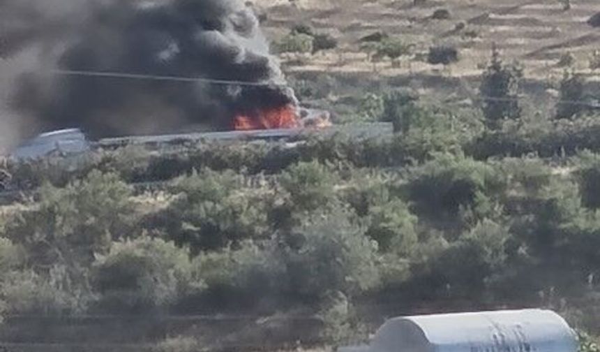 Şanlıurfa'da Seyir Halindeki Tır Alevlere Teslim Oldu