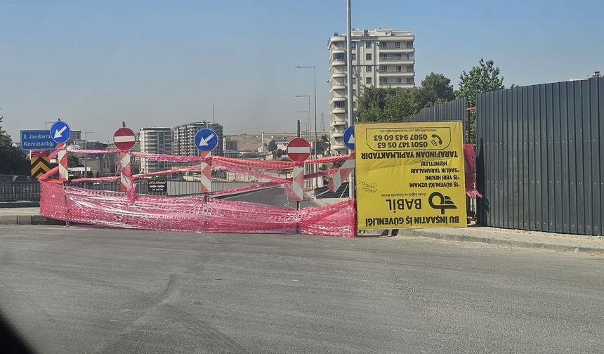 Şanlıurfa’da Korkutan Olay! Toprak Kayması Sonrası Yol Ulaşıma Kapatıldı