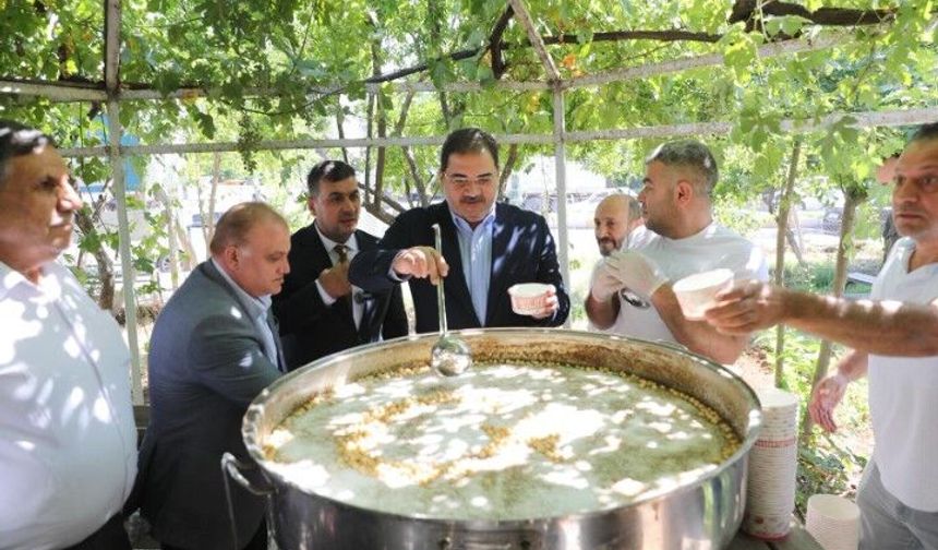 Başkan Canpolat Ve Sanayi Esnafı Aşure İkramında Bir Araya Geldi
