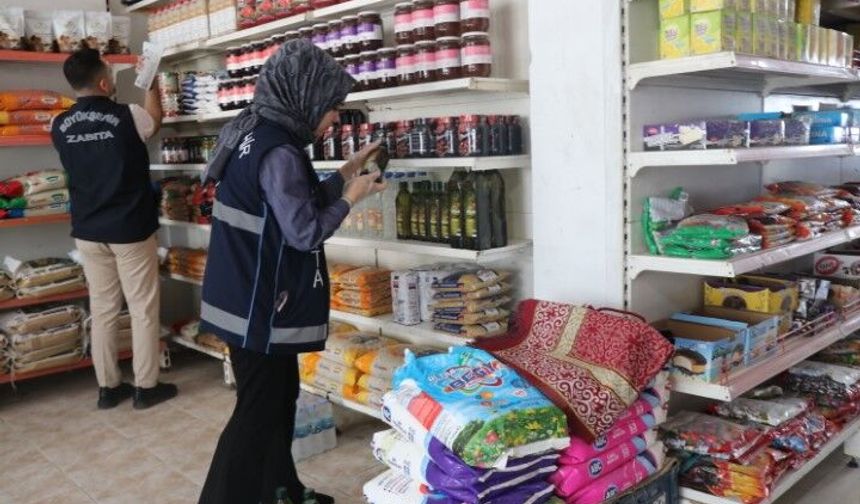 Şanlıurfa Büyükşehir Belediyesi Halk Sağlığını Tehdit Eden Ürünlere Geçit Vermedi!