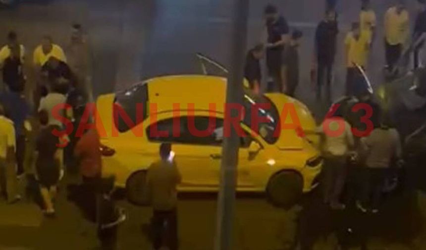 Şanlıurfa'da Ticari Taksi ile Otomobil Kafa Kafaya Çarpıştı!