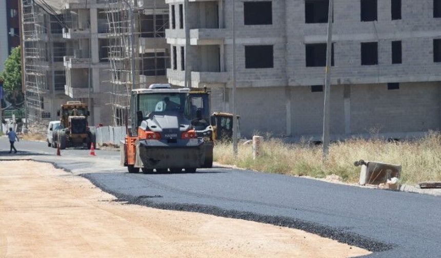 Şanlıurfa'da 1033. Cadde sıcak asfaltla modern görünüme kavuşuyor