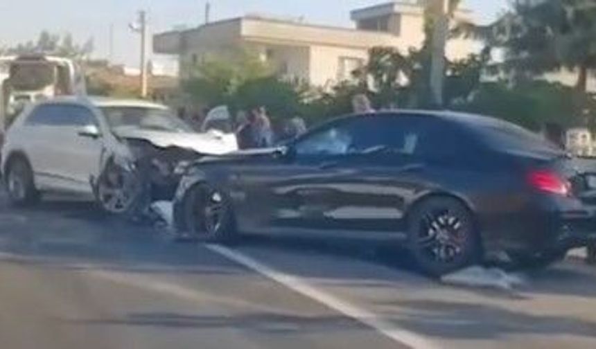 Şanlıurfa’da iki lüks otomobil çarpıştı: 3 yaralı