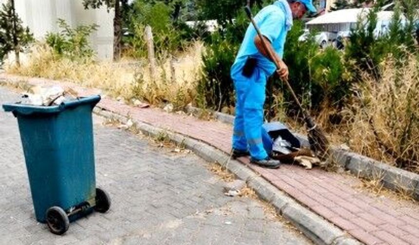 Eyyübiye’nin Sokaklarında Temizlik Çalışmaları Sürüyor