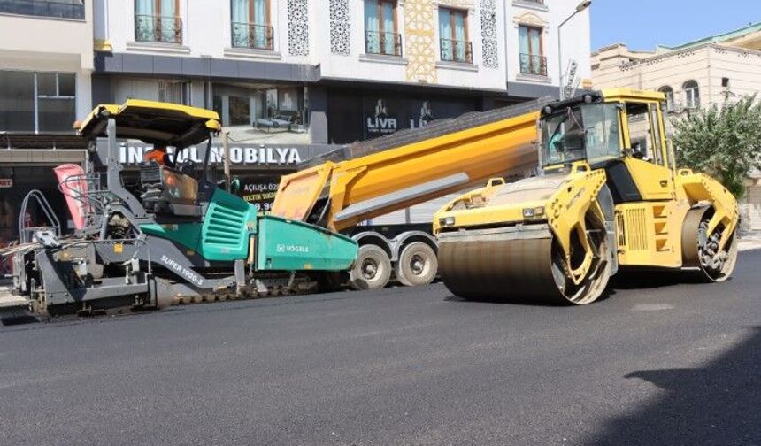 Şanlıurfa Büyükşehir Belediyesi’nden Siverek’te Asfalt Yenileme Çalışması