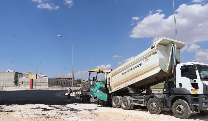 Şanlıurfa’da Deforme Olan Caddede Sıcak Asfalt Çalışması Başladı