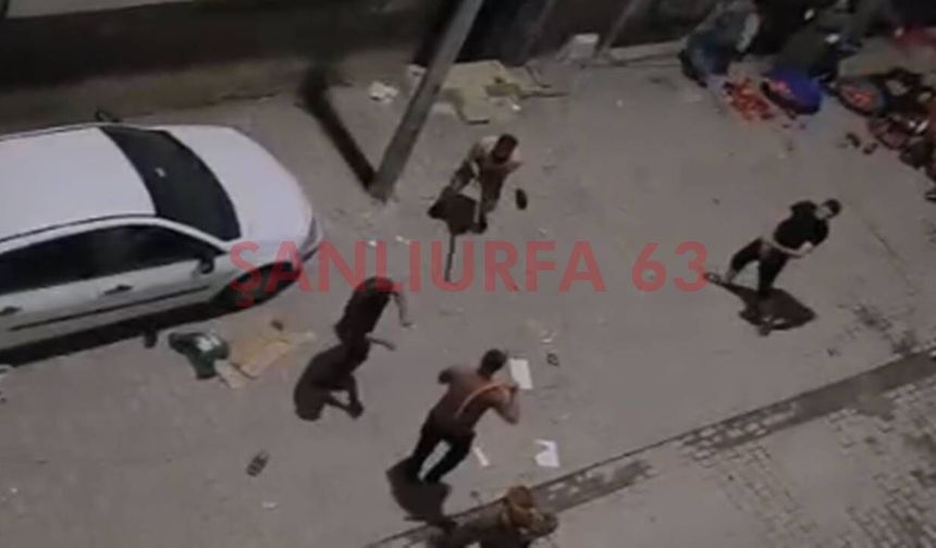 Şanlıurfa’da Sokak Ortasında Taşlı Sopalı Kavga!