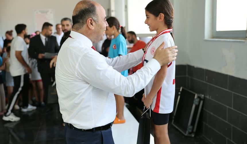 Şanlıurfa’da 233 Genç Sporcu Yüzme Yarışında Buluştu