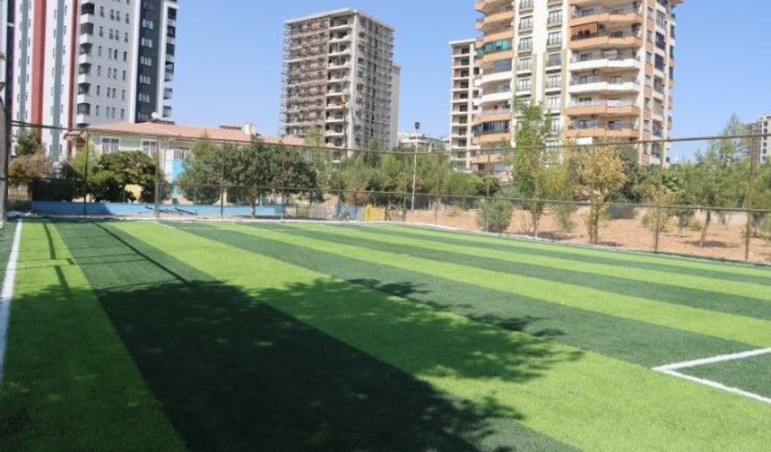 Karaköprü’de Öğrenciler İçin 5 Yeni Spor Sahası Yapılıyor