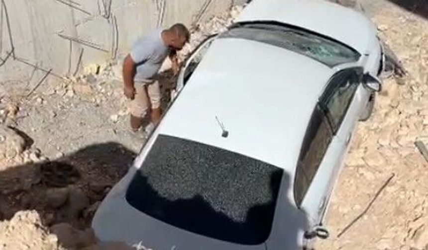 Şanlıurfa-Suruç Yolunda Kaza; Otomobil İnşaat Alanına Düştü