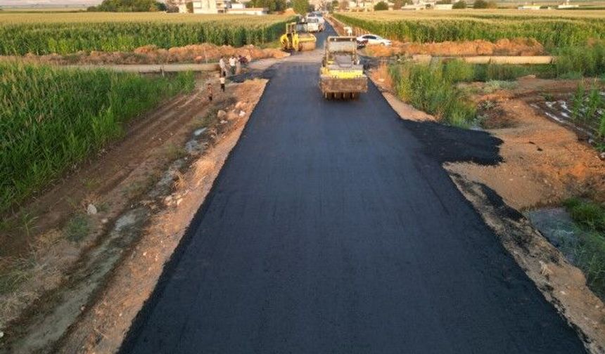 Şanlıurfa’da Eyyübiye Kırsalında 8 Kilometrelik Yola Sıcak Asfalt