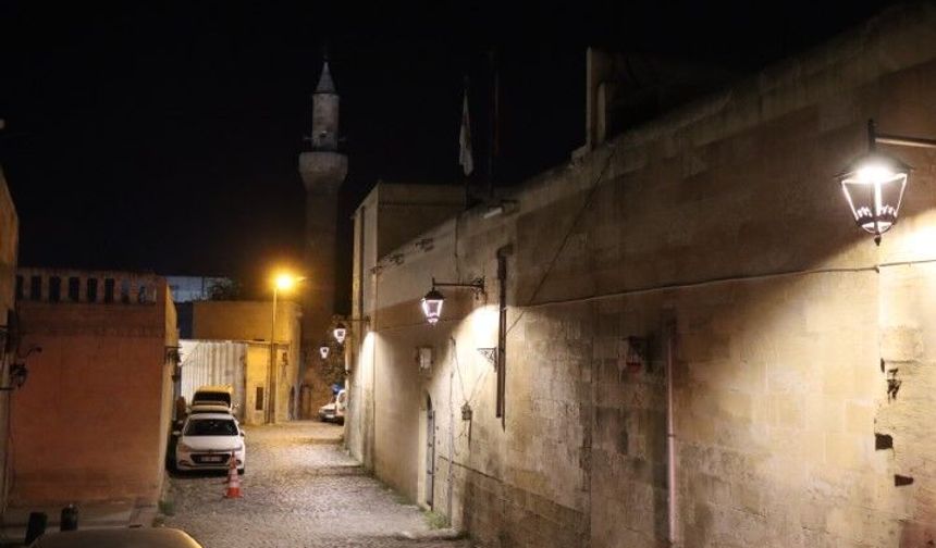 Şanlıurfa’da Tarihi Sokaklar Modern Sistemle Aydınlatıldı