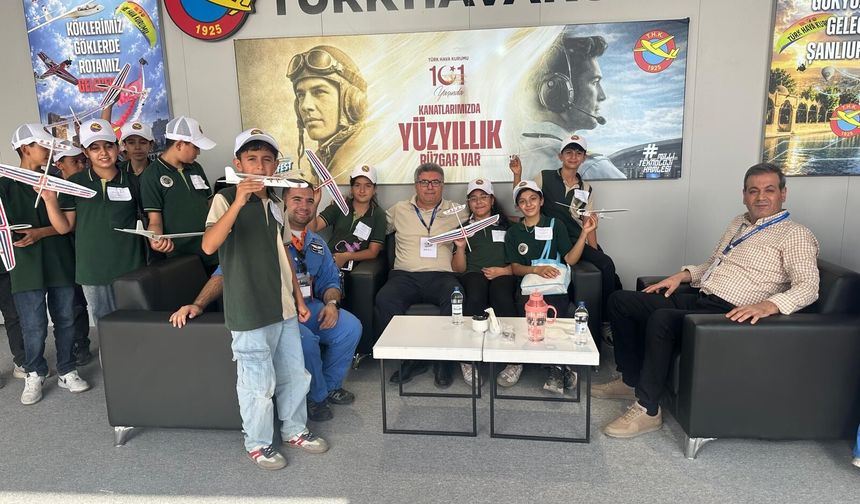 TEKNOFEST’te Şanlıurfa’nın Minik Havacılık Meraklıları THK Standında