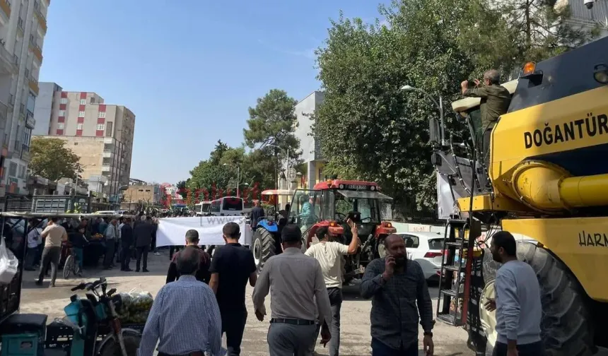 Şanlıurfa Suruç’ta Çiftçiler Traktörleriyle Yürüyüş Gerçekleştirdi