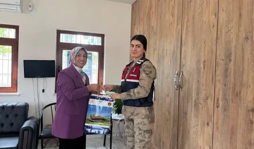 Şanlıurfa’da Jandarmadan Muhtar Şükran İmrak’a Muhtarlar Günü Ziyareti