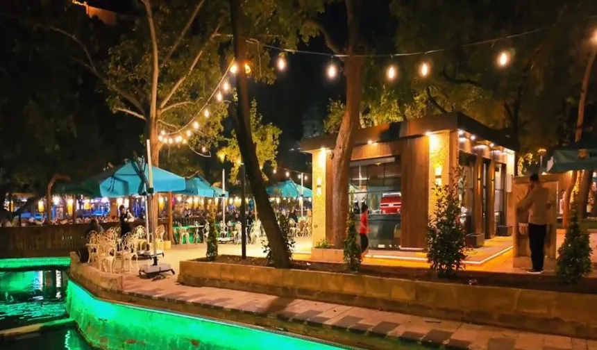 Şanlıurfa’da Balıklıgöl’ün Kalbinde Çay Keyfi