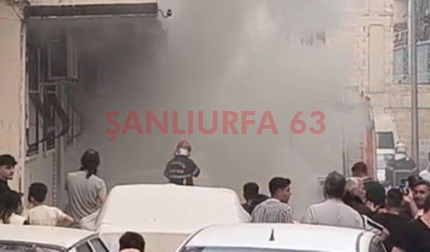 Şanlıurfa Eyyübiye’de Korkutan Patlama: Elektrik Trafosu Hasar Gördü