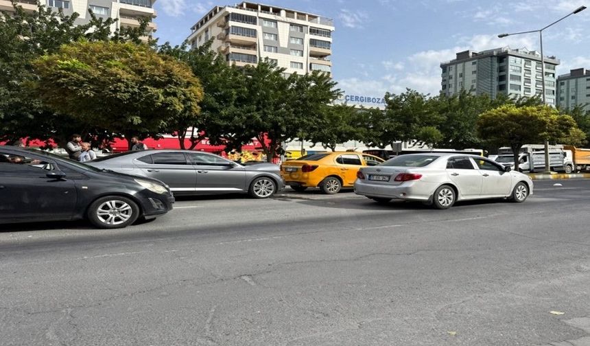 Şanlıurfa’da Zincirleme Kaza: 3 Araç Birbirine Girdi