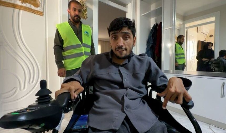 Şanlıurfa’da Engelli İki Gencin Tekerlekli Sandalye Talebi Karşılandı