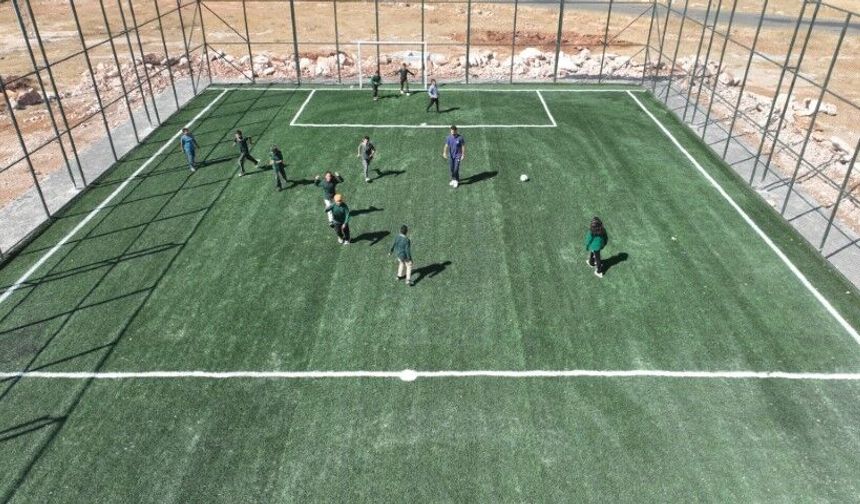 Şanlıurfa Eyyübiye’de Gençlere 25 Yeni Halı Saha Geliyor